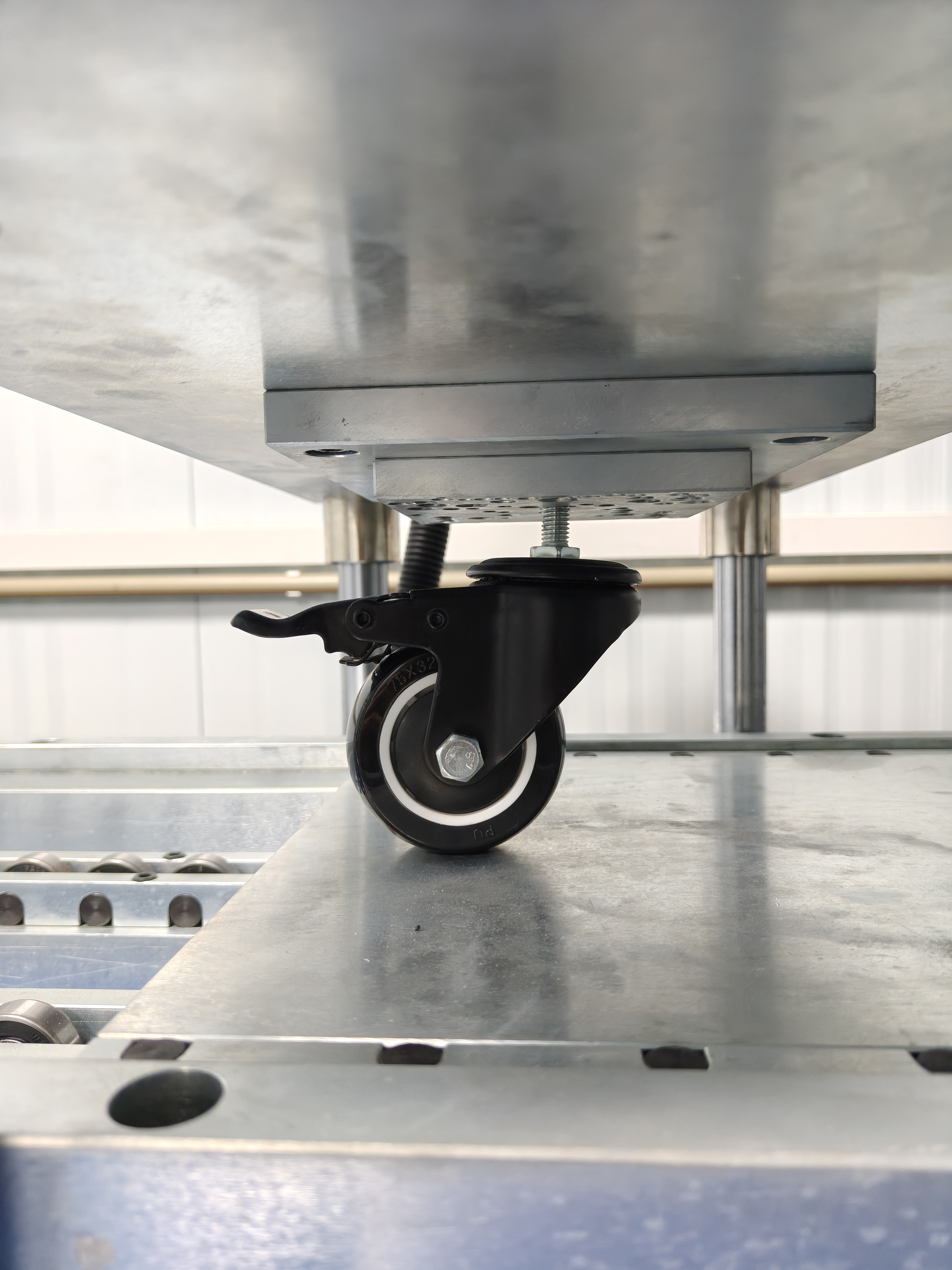 Caster wheel drum conveyor rolling resistance test close-up