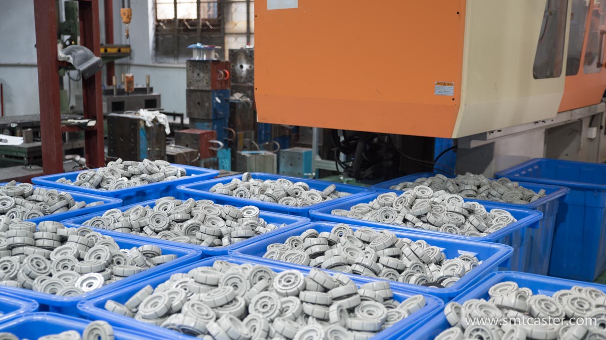 Injection molding machine line